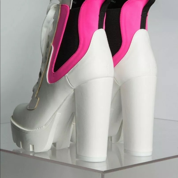 Bubble Gum Gamer Girl Boot - Picture 4 of 5